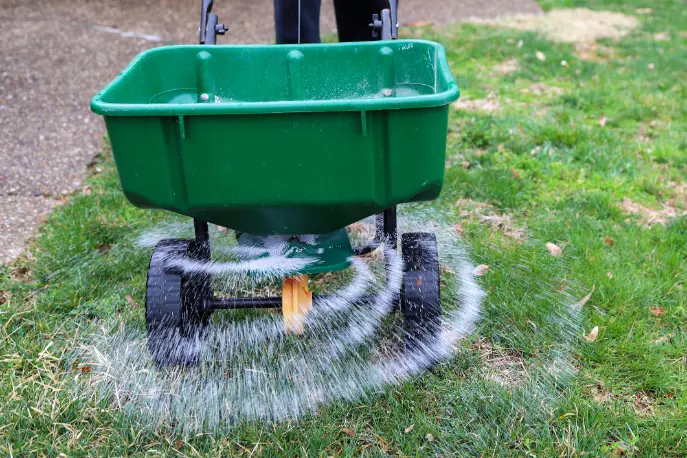 Common Signs Your Lawn Needs Fertilization Services in Oklahoma City OK